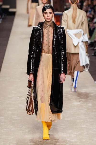Look 11